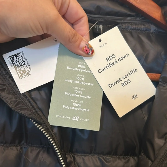 H&M feather down sleeveless zippered vest - Picture 4 of 9